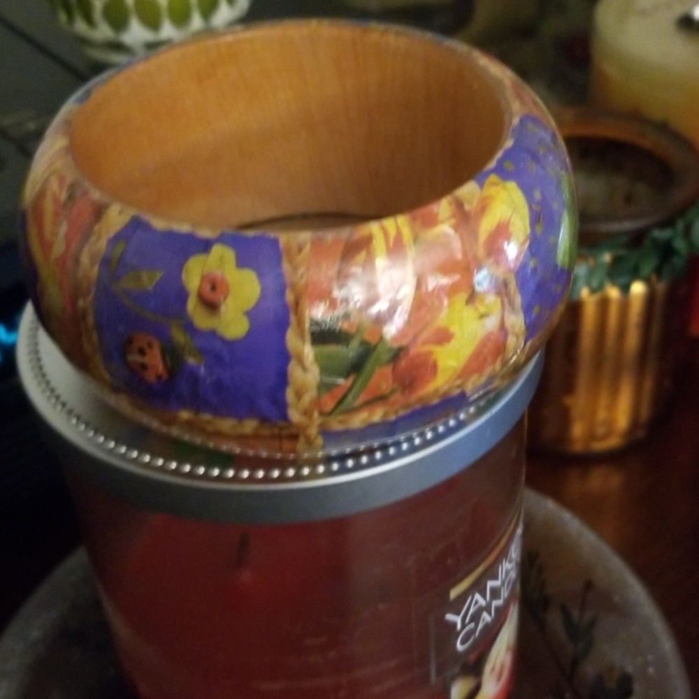 $5 ITEM. Pretty bangle Bracelet. MUST BUNDLE WITH TWO OTHER ITEMS - Picture 4 of 7
